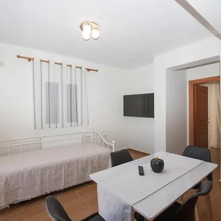 Διαμέρισμα Anna Maria *